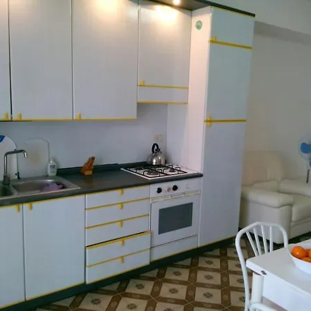 Spacious 2 Bedroom 700 M From The Sea *