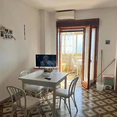 Spacious 2 Bedroom 700 M From The Sea Scalea