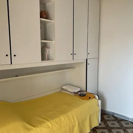 Spacious 2 Bedroom 700 M From The Sea