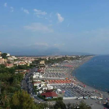 Spacious 2 Bedroom 700 M From The Sea Appartamento Scalea