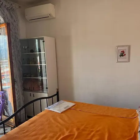 Spacious 2 Bedroom 700 M From The Sea