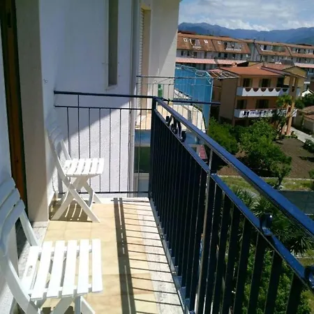 Daire Spacious 2 Bedroom 700 M From The Sea *