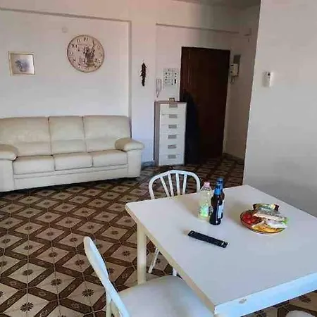 Spacious 2 Bedroom 700 M From The Sea Appartamento Scalea