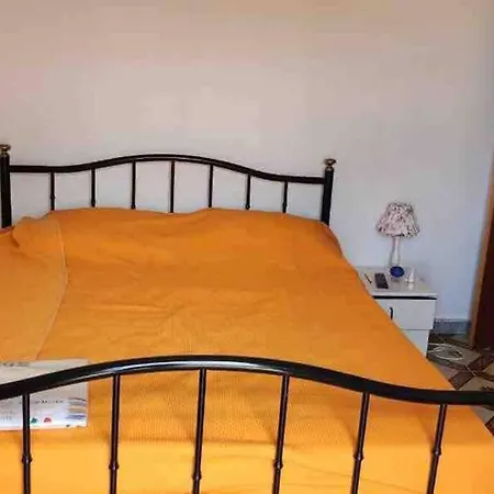 Spacious 2 Bedroom 700 M From The Sea *